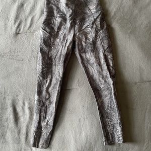 Lululemon Grey and White Capris - Fast and Free
